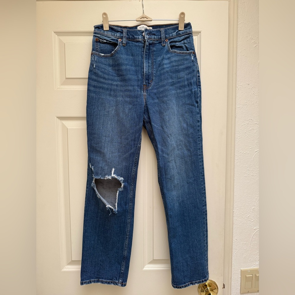Abercrombie & Fitch Ultra High Rise Ankle Straight Jean, size 28/6